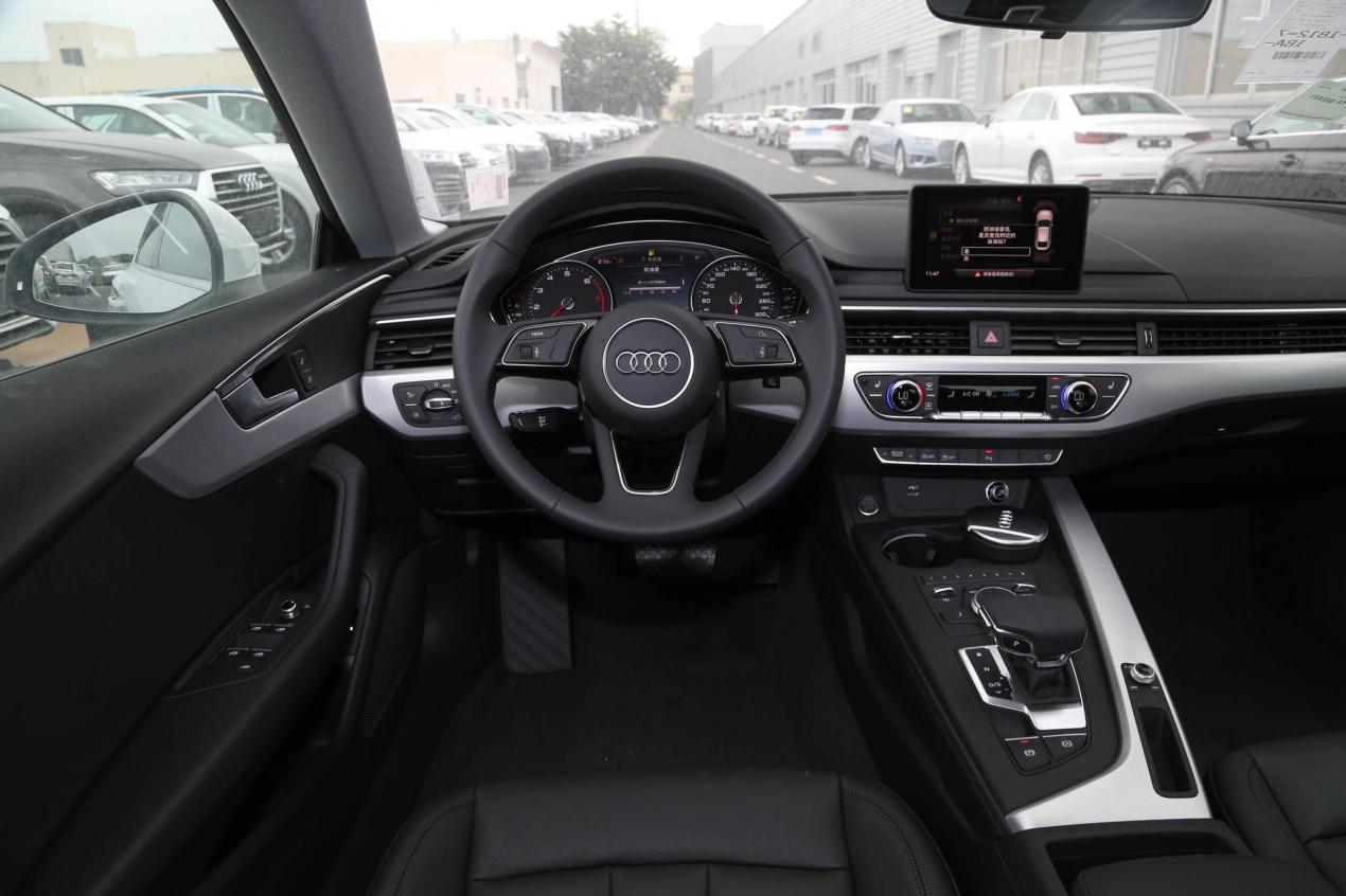 奥迪a5评测视频38号车评中心,既有奥迪a5的颜值又有空间感