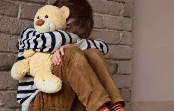 女儿突然性格大变,女孩初潮后性情大变