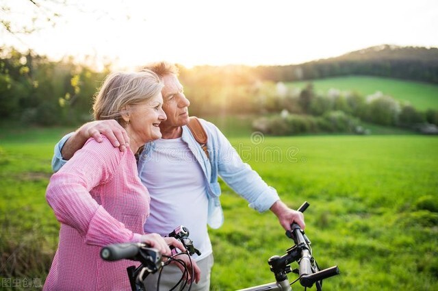 老年妇女可能会出现哪两个“难言之隐”，平时这样来保养和避免