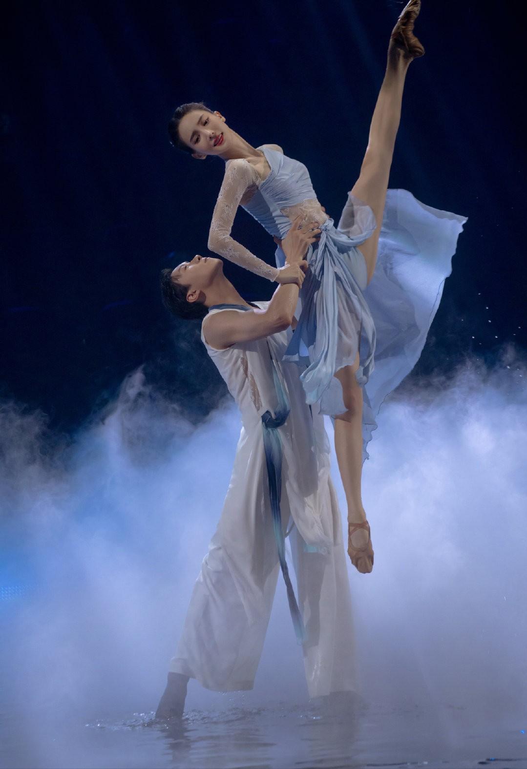 最近瘦出排骨胸的女明星,瘦出排骨胸的女星