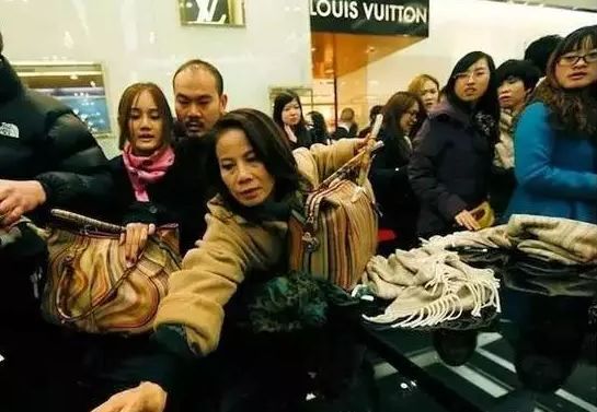 香奈儿经典款全线涨价最高达25%,香奈儿贵些还是lv贵些