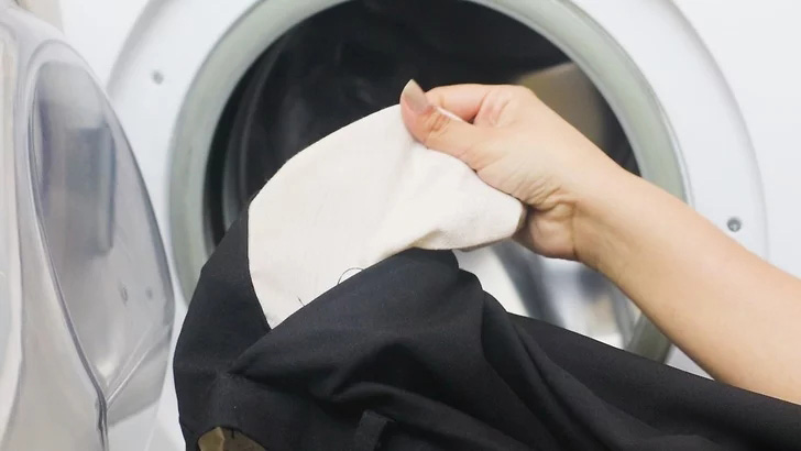 轻松除掉衣服小毛球,妙招去衣服上毛球