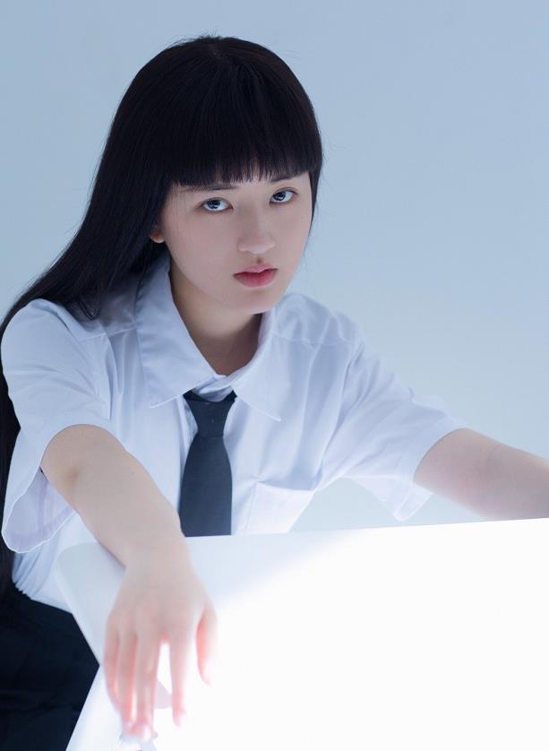 脸圆怎么显脸小又利落,脸大怎么穿搭学生