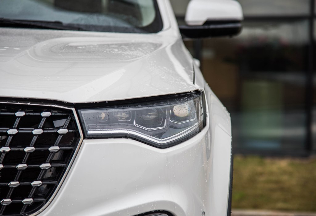 保时捷新款30万左右内饰方向盘,保时捷车的方向盘有几种