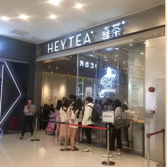 我们走访了最火的9家奶茶店,记者走访测评全市多家品牌奶茶店