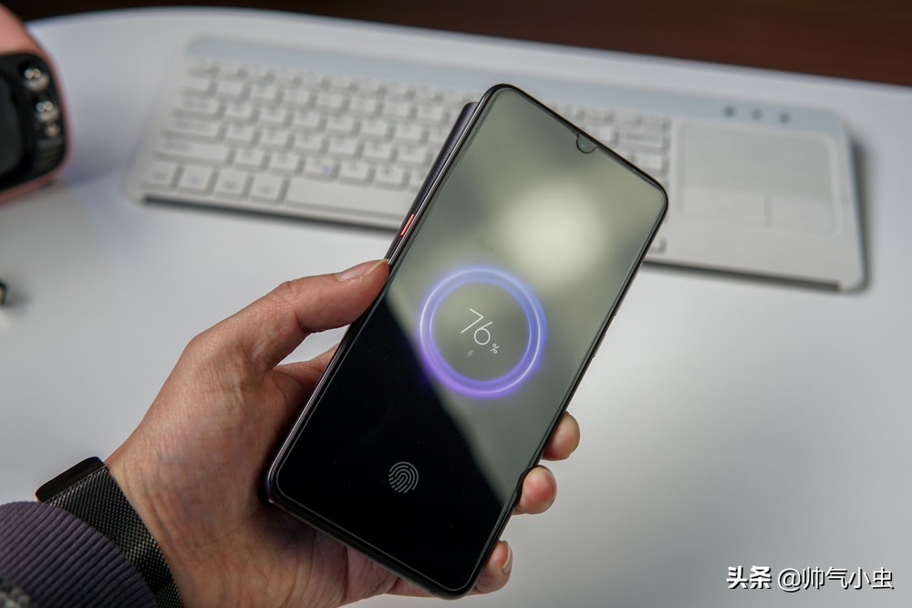 小米无线充电宝30w和青春版区别,小米无线充电宝是真的好用