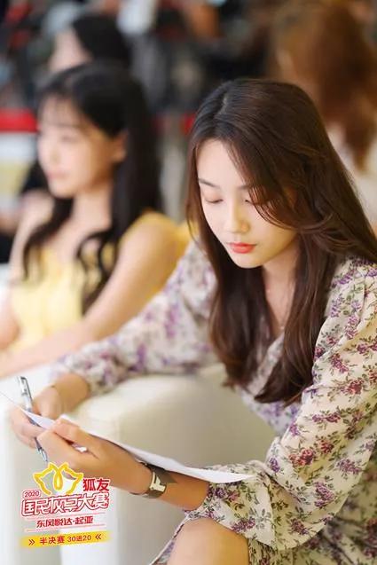 霍汶希探班谢霆锋美食节,霍汶希谢霆锋锋味发布会