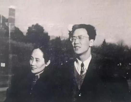 华罗庚读完《七律和郭沫若同志》,给毛主席写信:勤学毛著脱旧胎