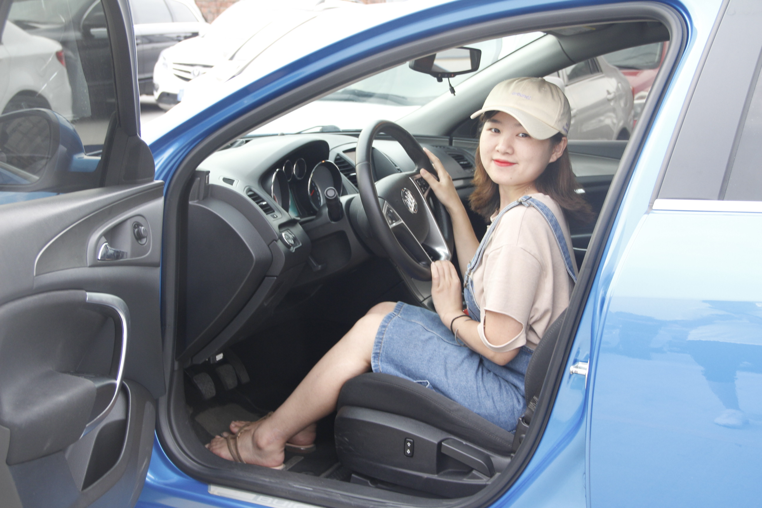 花3w买二手车还是花8w买新车,一万五买了台10年别克君威贵吗