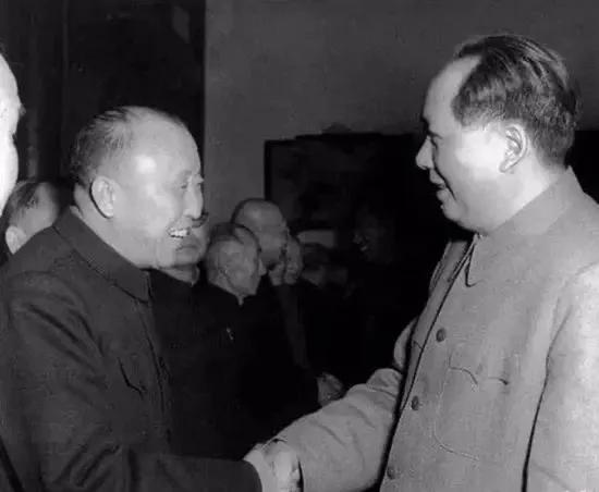 傅作义的许多部下都佩服他的一个特点:不说硬话,不做软事