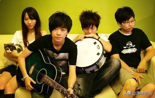 一夜痛失50万粉丝，因房租放弃生命，出道即巅峰的她为何沦落至此