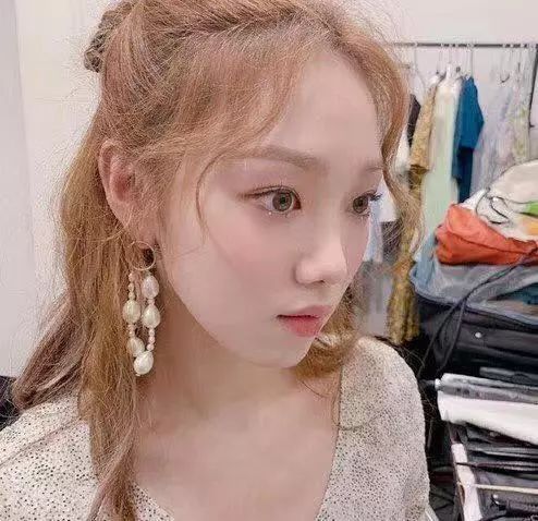 耳饰别致不对称,耳饰可爱黑白