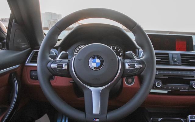 全新宝马4系coupe实车运动感,宝马4系敞篷1米8身高能开吗