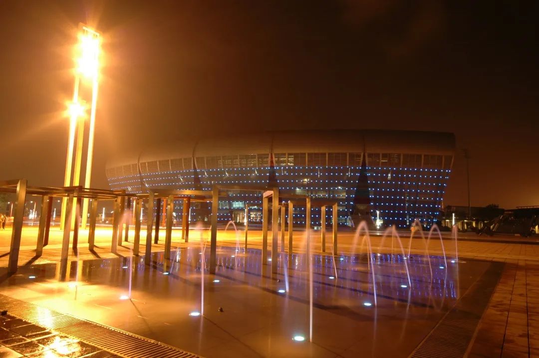 【风尚行】新亚洲体育城之夜灯光与星空下的城市活力