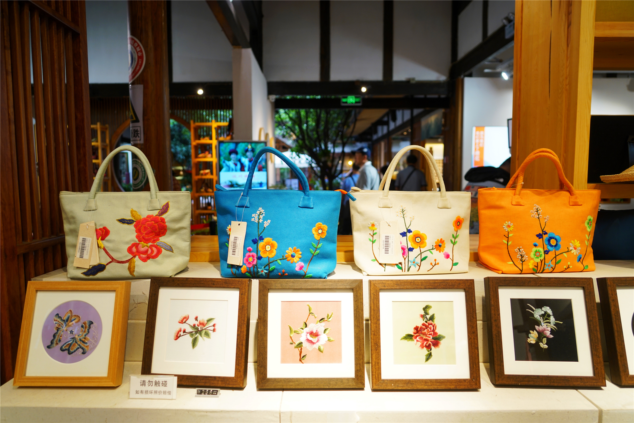 宽窄巷子寻觅成都最美街巷,成都宽窄巷子边