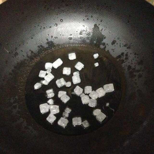 香辣红烧鸡翅,红烧鸡翅怎么做又嫩又好吃