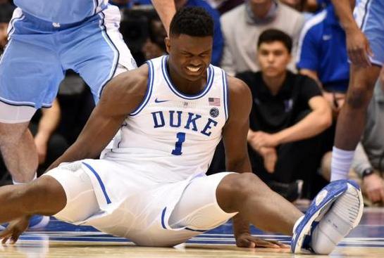 耐克球鞋撕裂,耐克球鞋破了为什么损失13亿