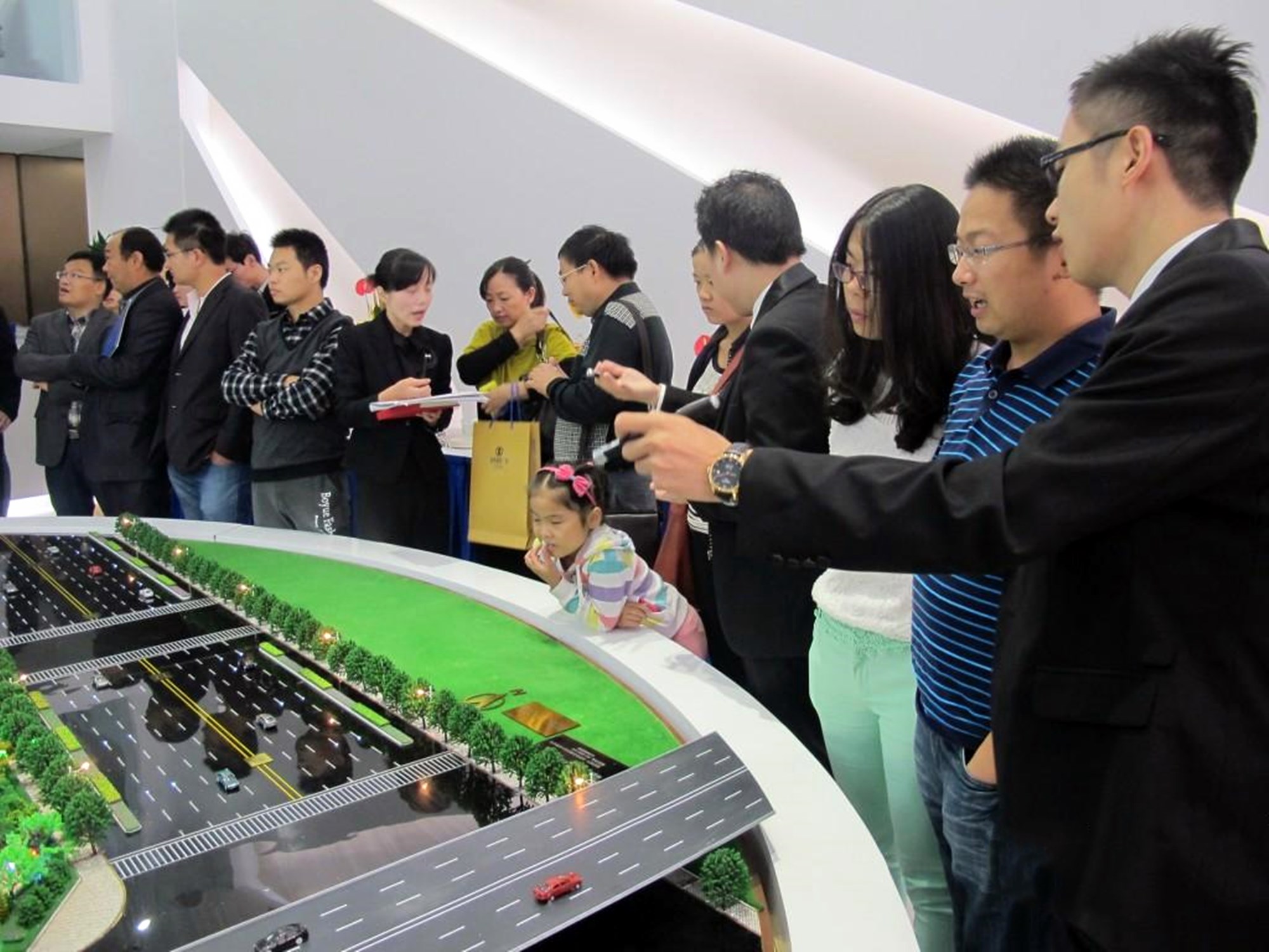 大专生毕业后的出路在哪里,大学生毕业后的工作去向有哪些