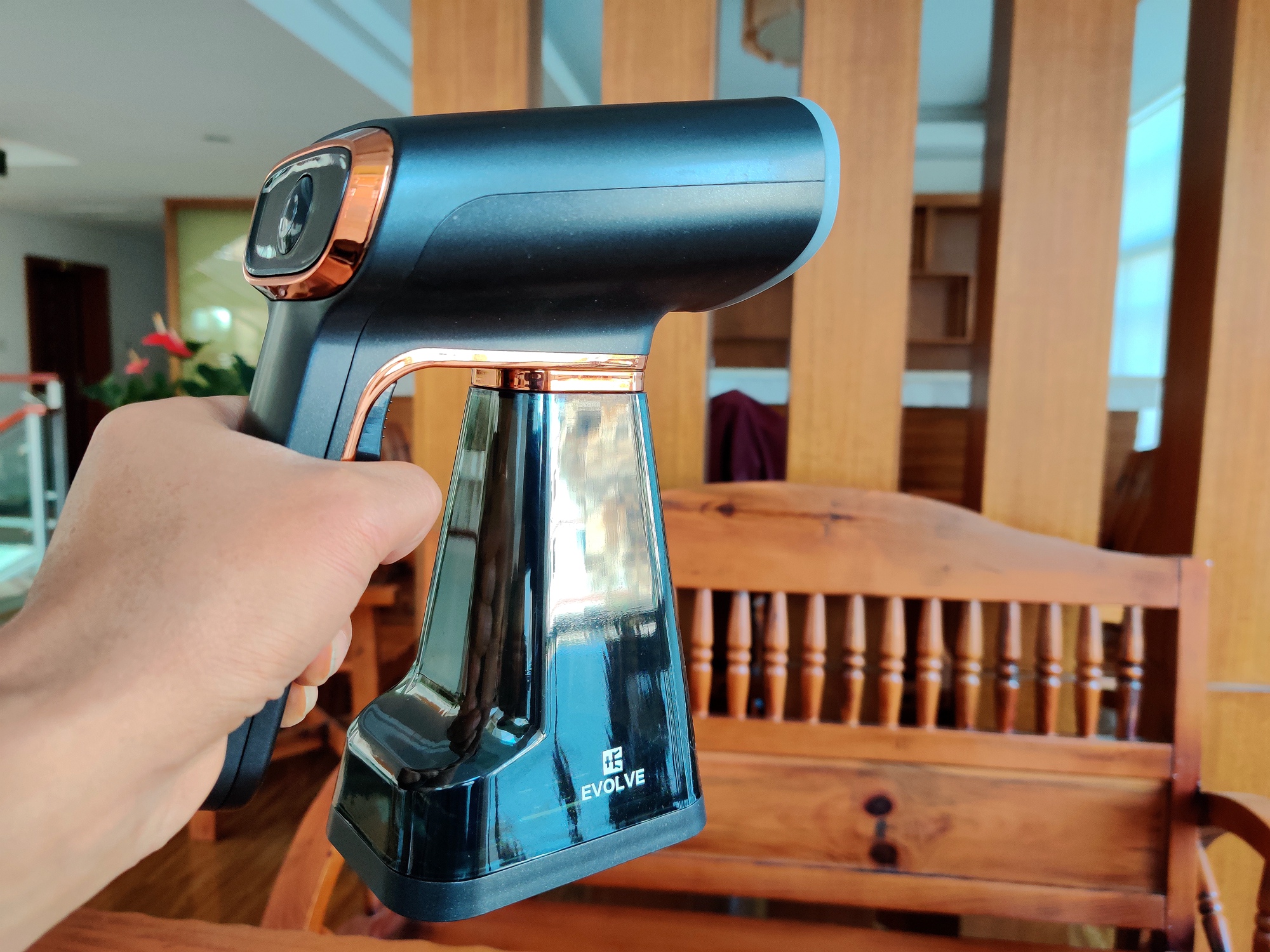 家居旅行都实用，卓力出品的衣未手持挂烫机，300多香不香