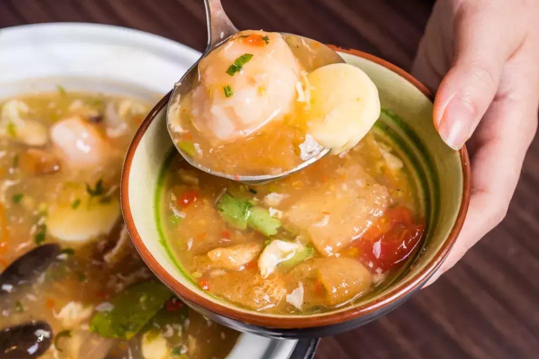 外滩惊现天价「奶盖雪蟹」，比宝马还贵