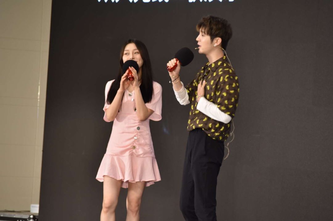 唱吧小巨蛋麦克风爆款g2,家庭版k歌神器唱吧小巨蛋麦克风g3