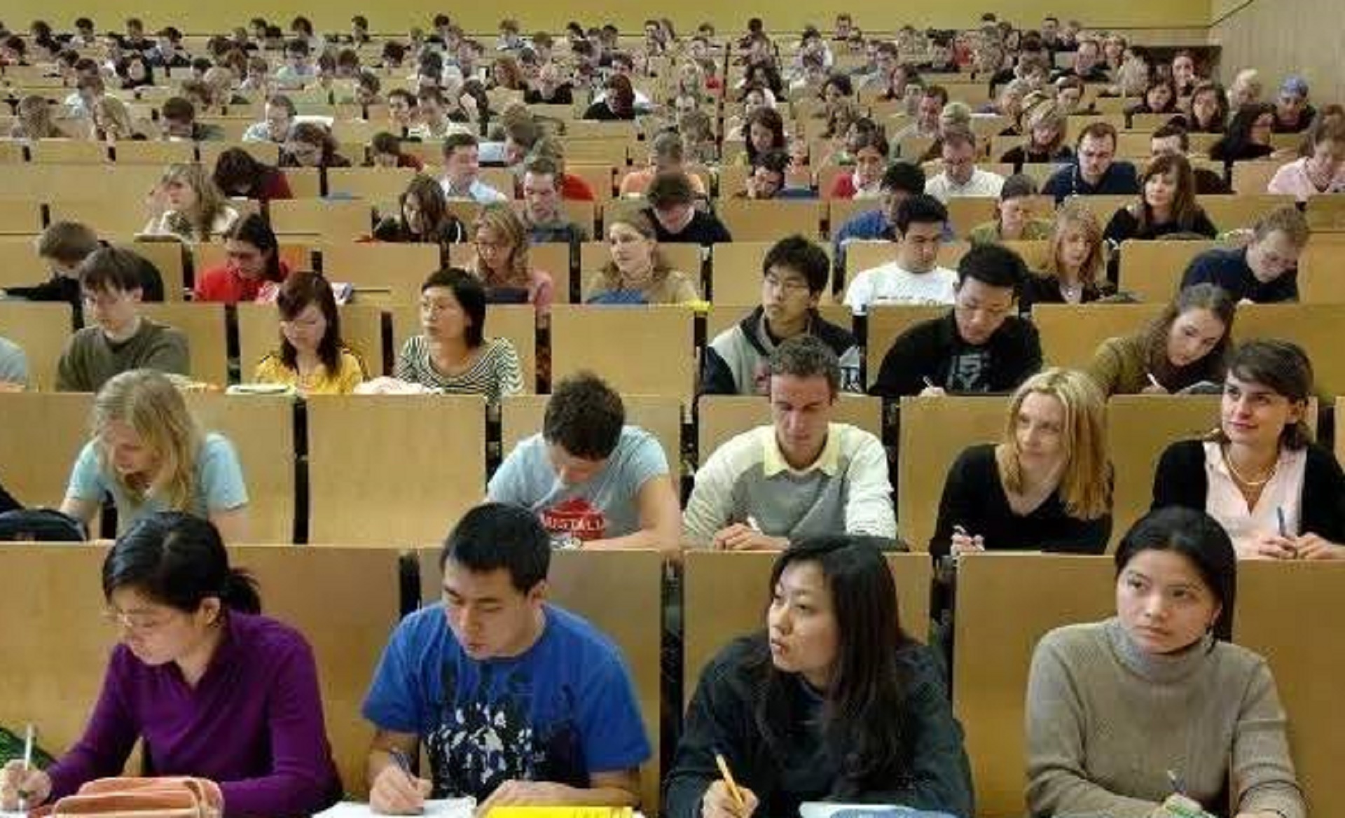 从战俘到总理，积极促进中德建交，“欧洲基辛格”施密特传奇人生