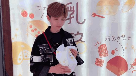 为了吃这个包包，排了80米长队！