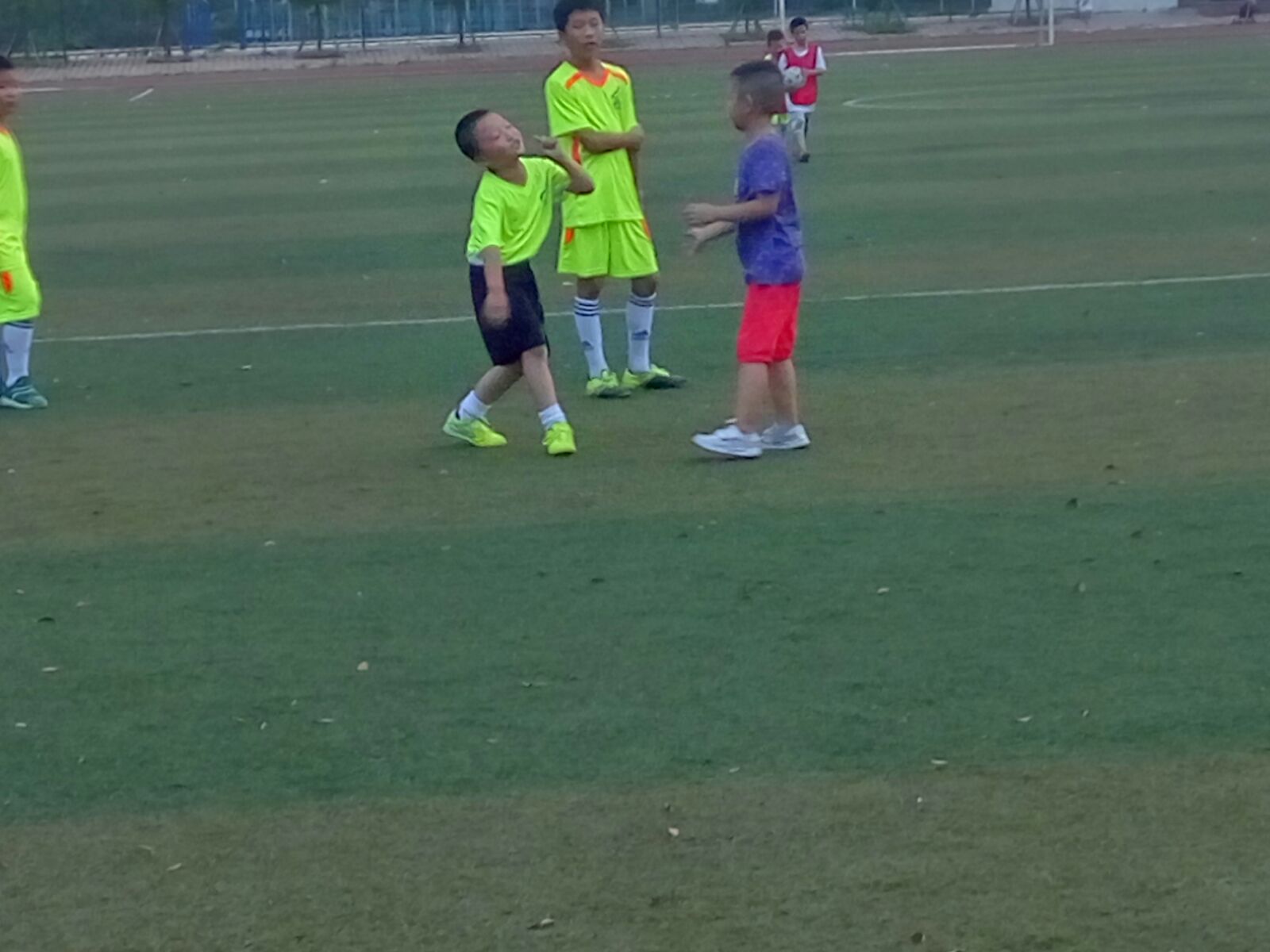 小小少年足球教学,青少年足球成长之路