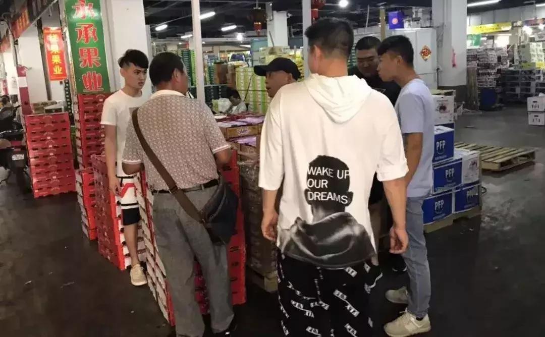 进口水果贵的原因在哪里,进口水果有哪些猫腻