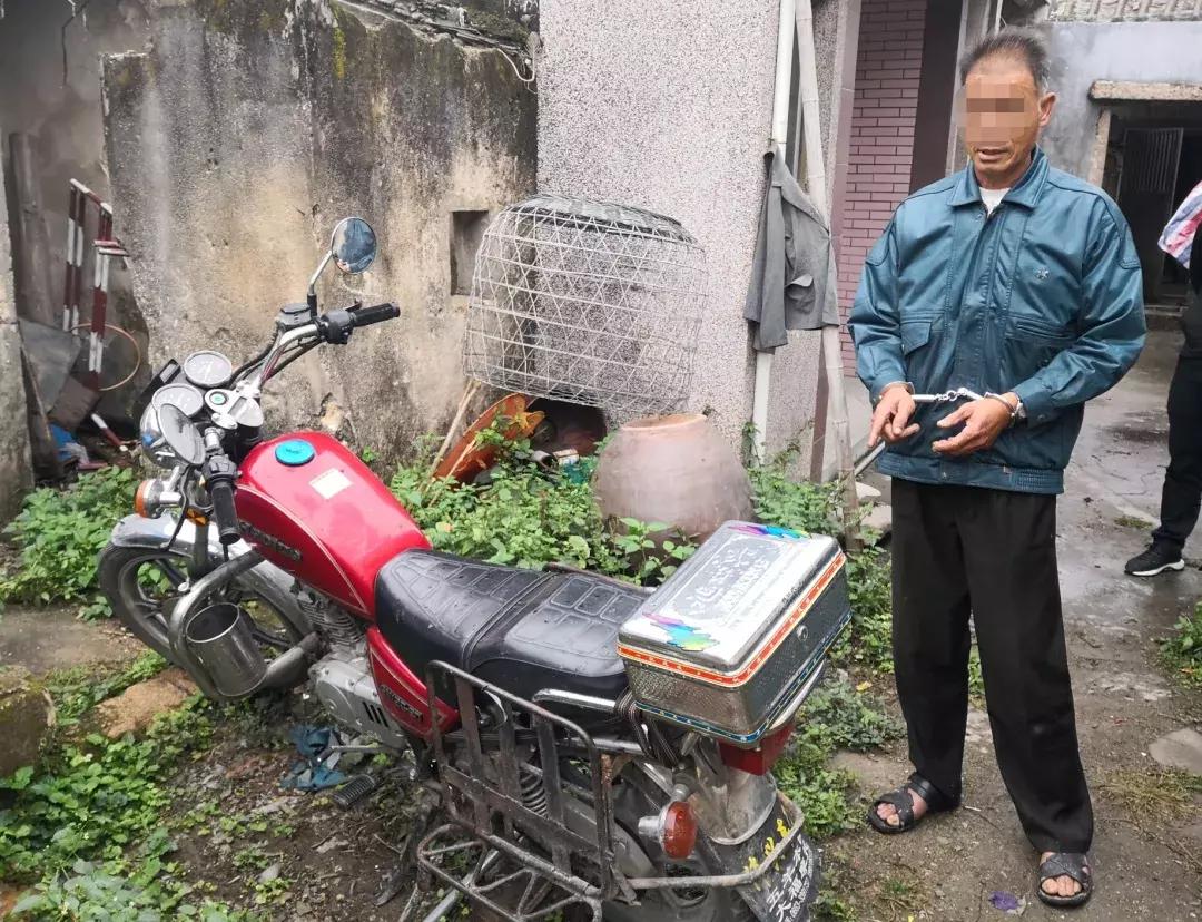 当他想再次动手偷摩托时……