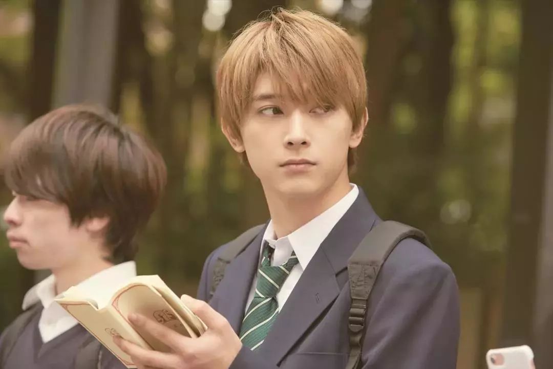 这个可盐可甜可狼的94年小鲜肉，简直就是漫画里走出来的男主角！