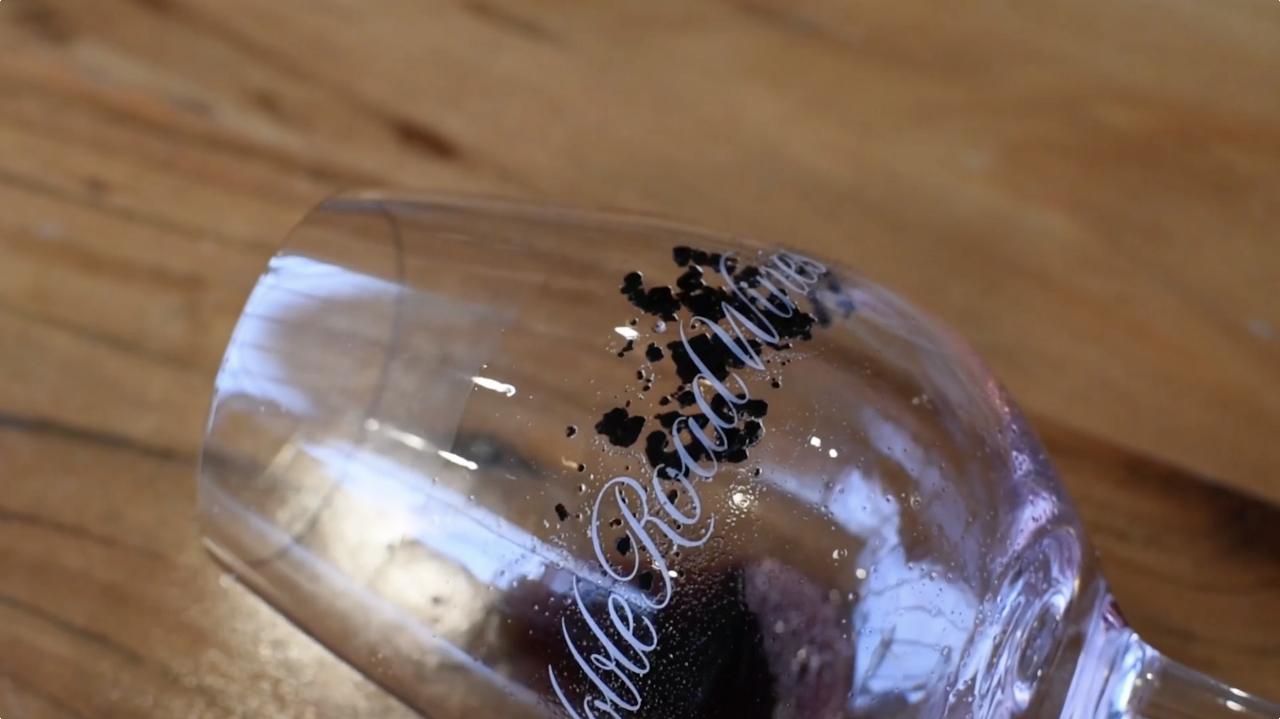 红酒里面有渣渣是好红酒吗,红酒有酒渣是好是坏