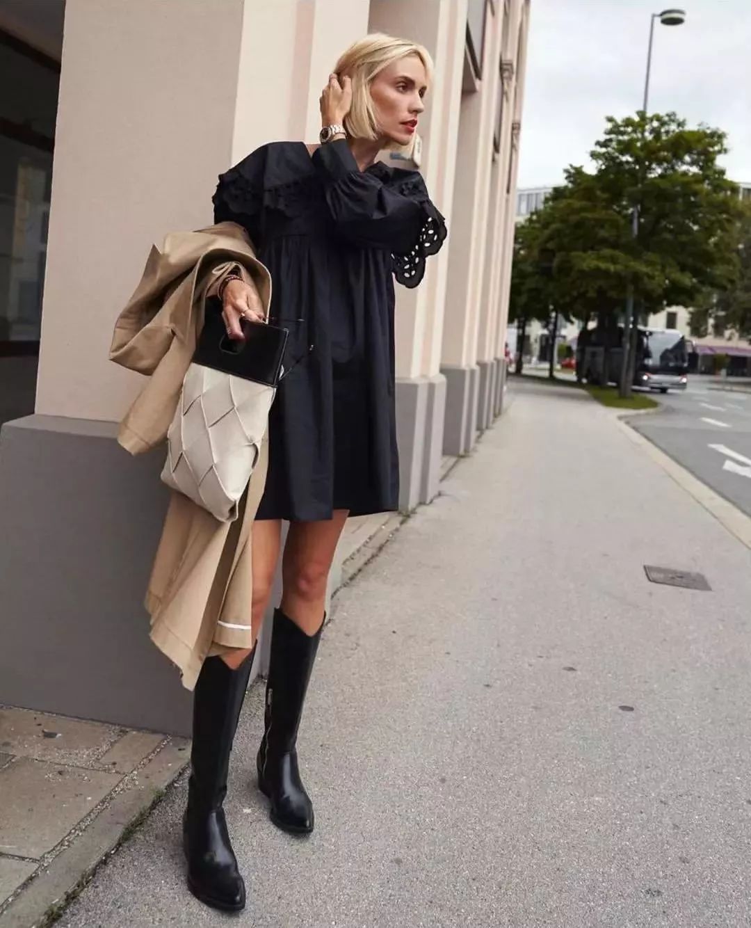 搭靴子穿的裙子秋冬款,裙子靴子秋冬搭配图