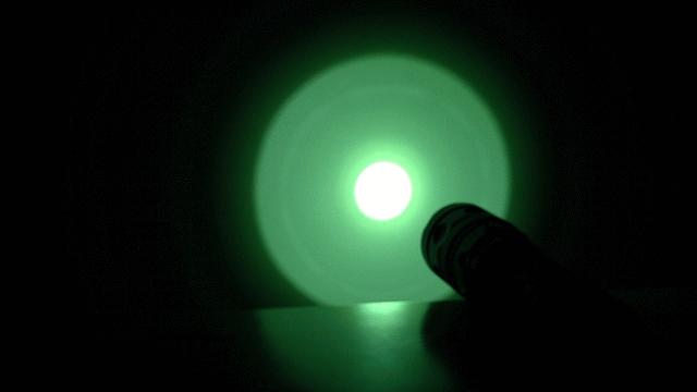 杨超越的眼睛大而无神,杨超越眼神空洞