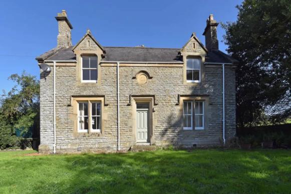 英国伦敦50亩的庄园别墅出售,英国300亩庄园出售