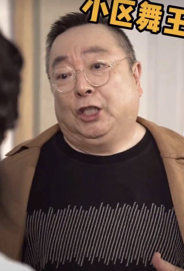 高龄生子、嫁神秘富商、退休成网红，“童年回忆”们变样了吗？