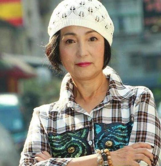 石榴姐被封为公主,黄绮珊三段婚姻有几个孩子