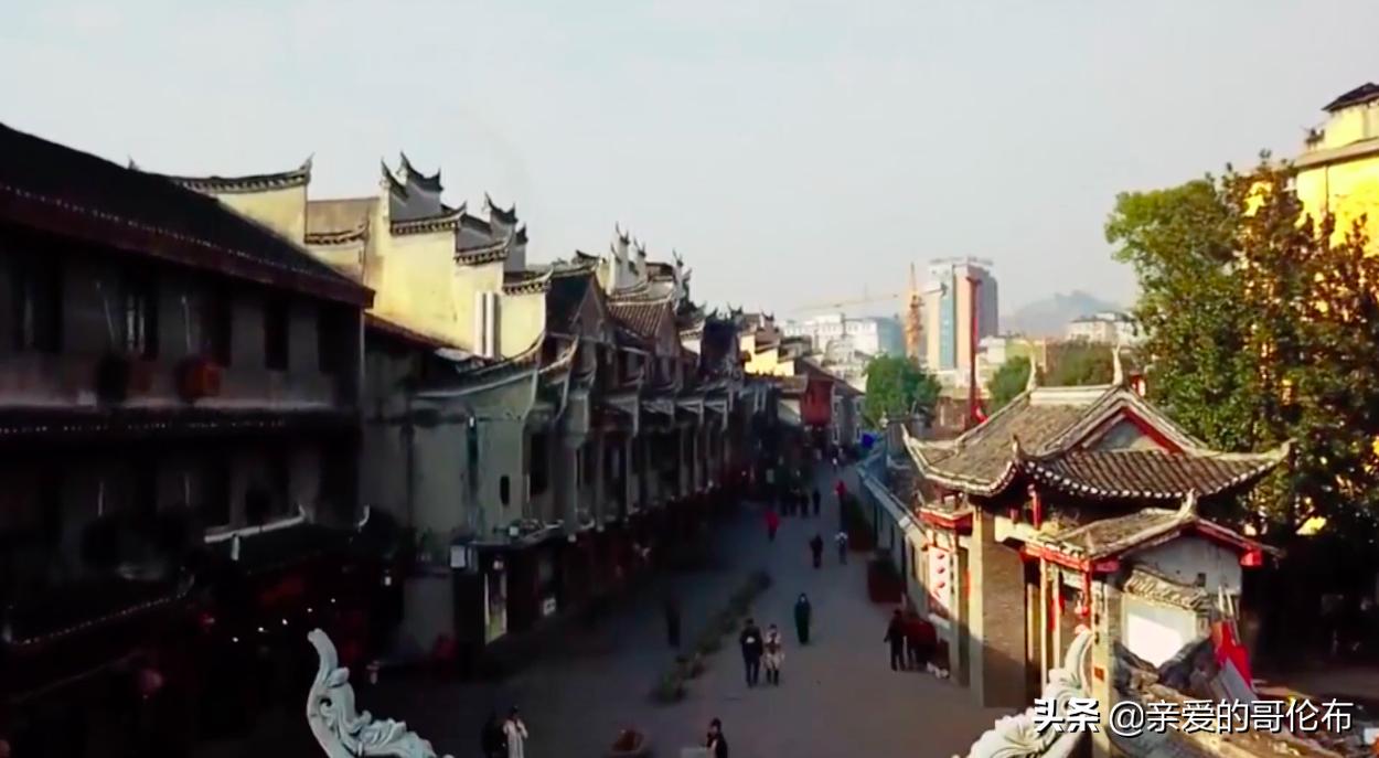 长沙到凤凰古城最佳方案怎么坐车,长沙有去凤凰的高铁吗多少钱