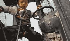 搞笑gif段子妹子有点太淘气了,搞笑gif妹子你又调皮了