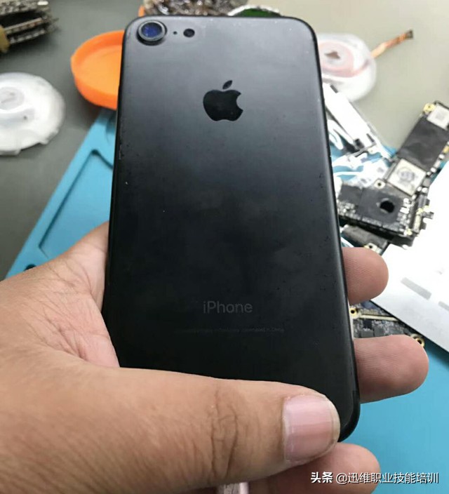 苹果重摔无声音维修,摔过苹果手机黑屏强制重启也没用