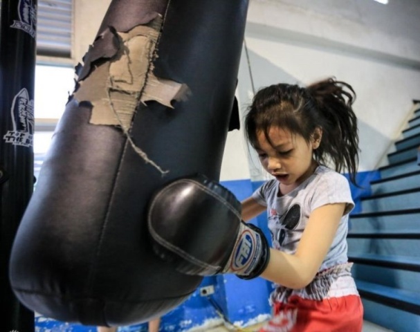 被泰拳ko的中国拳手,中国传统武术被自由搏击ko视频