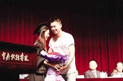 李小萌童年演的三个小孩抱错了,李小萌15岁出道