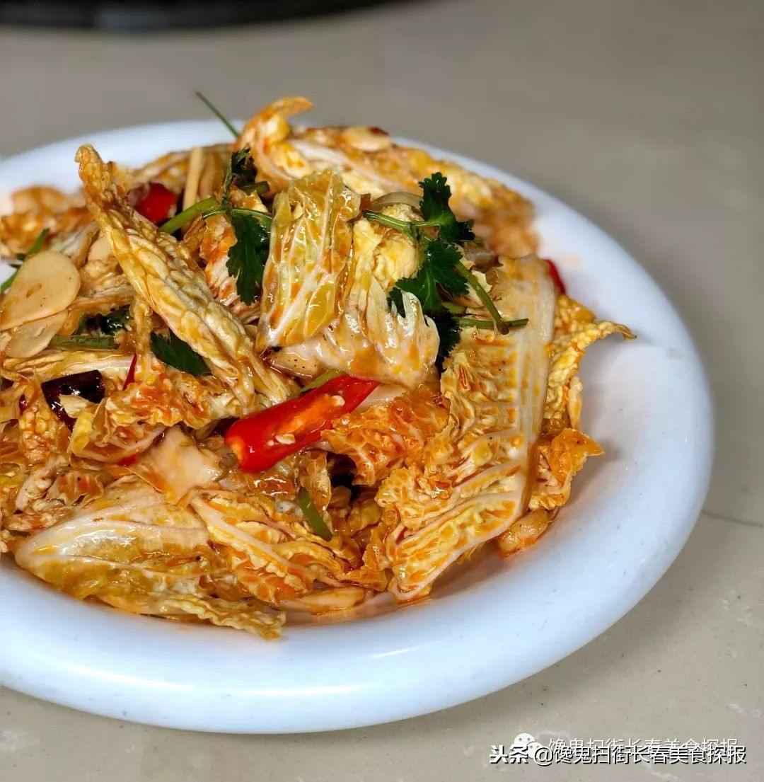 南湖别墅区藏个旧屯子，铁锅炖鱼天天爆满据说空姐都吃胖了！