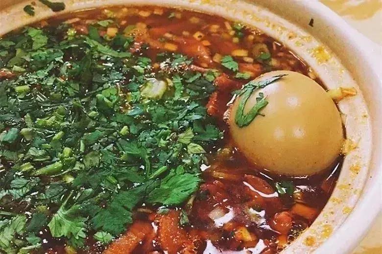 天津特色美食天津煎饼果子 (天津风味小吃三绝)