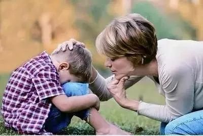 两岁以内的宝宝发脾气自虐正常吗,孩子发脾气自虐怎么办