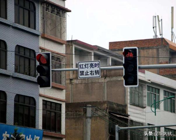 一般什么样的路口红灯禁止右转,怎么知道哪些路口红灯可以右转