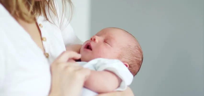 试管怀孕是辞职在家还是继续工作,要做试管婴儿要不要辞职