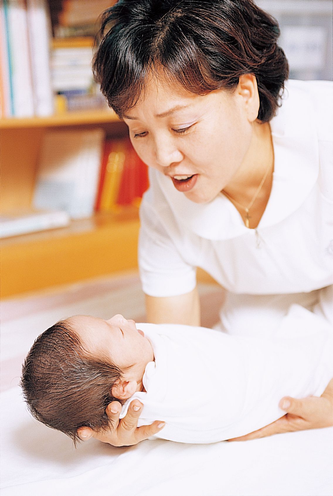 新生儿不满100天不能去外婆家,新生儿不能抱超过2小时