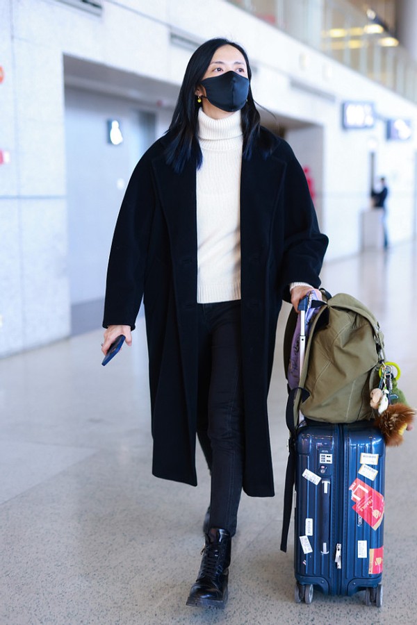 姚晨大衣腰带系法,姚晨穿露腰装秀纤纤细腰