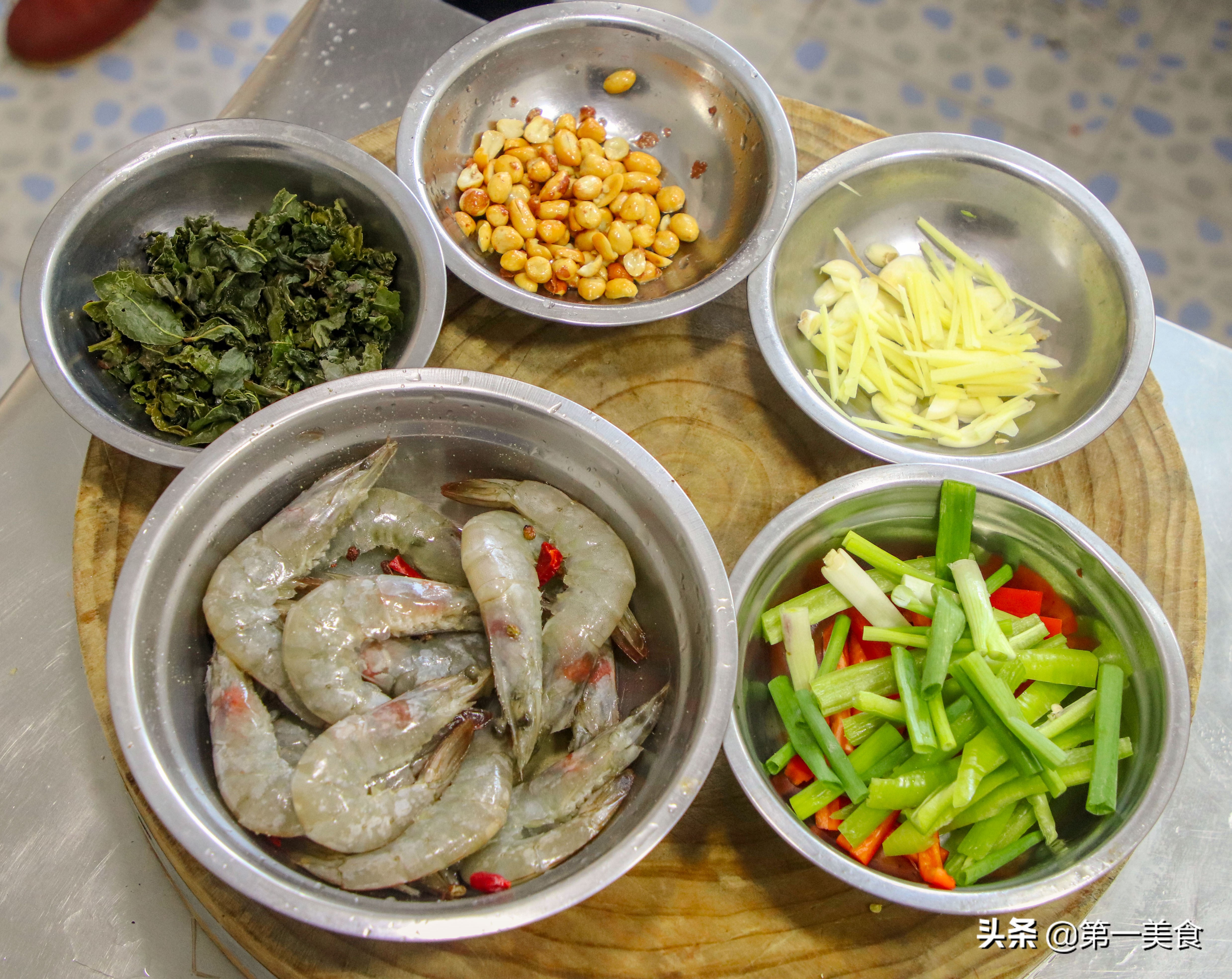 白灼虾的正确做法不腥鲜嫩爽口,大虾这样做虾肉嫩滑汤鲜味美